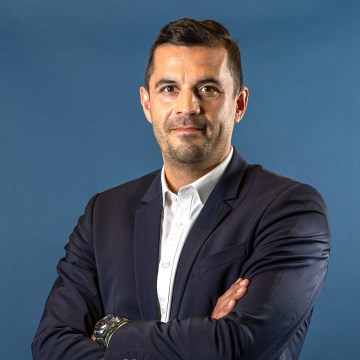 
                    Ambrus
                    Zoltán
                    