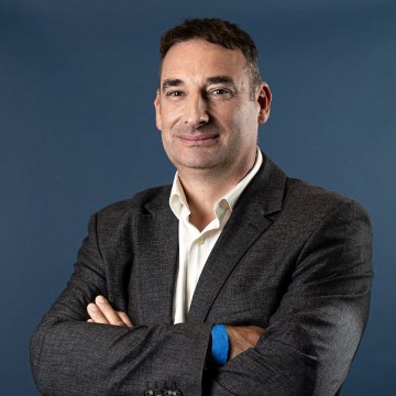 
                    Maros
                    Péter
                    