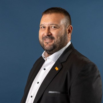 
                    Csathó
                    Csaba
                    